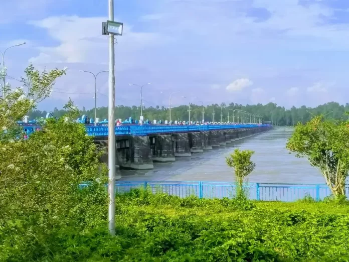 সারের দাবিতে মহাসড়ক অবরোধ - হাতীবান্ধার তিস্তা ব্যারেজ