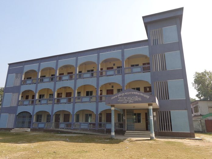 একটি মাধ্যমিক বিদ্যালয় ভবন