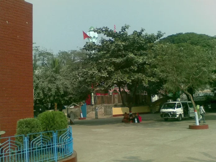 ফাঁকা দোকান দেখিয়ে ভাড়া আদায় - মিরপুরের শাহ আলী মাজার