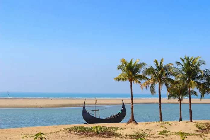 নলকূপ খননের সময় গ্যাসের আগুন - ইনানী সৈকত এলাকা
