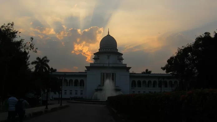 হাইকোর্টে রিট - বাংলাদেশ সুপ্রিম কোর্ট ভবন