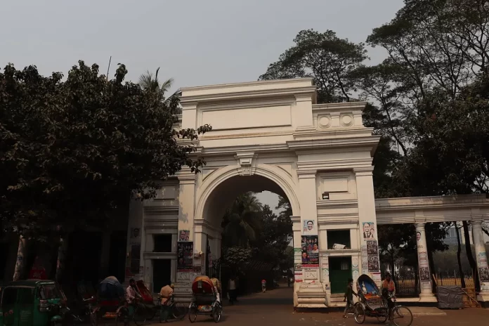 জাফর ইকবাল মাকসুদ কামাল মামলা - পুরোনো হাইকোর্ট ফটক